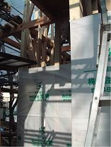 増築部分に外壁材を施工する前に、防湿シートを貼ります。